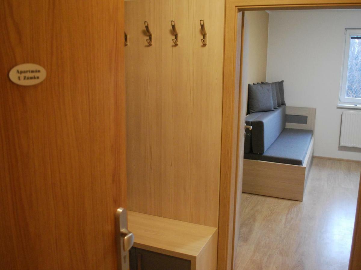Apartman U Zamku Лоучна-над-Десноу Экстерьер фото